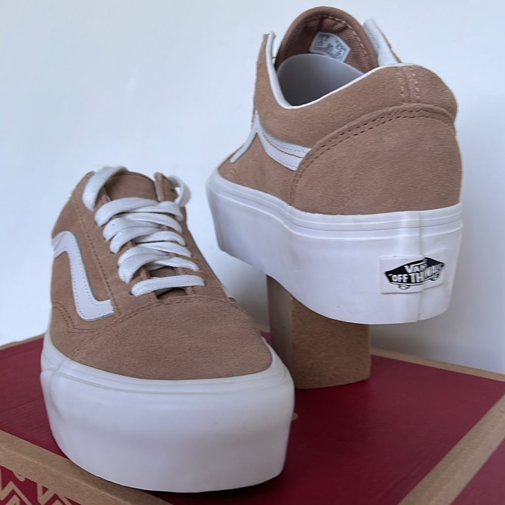 Vans WMNS Old Skool Stacked Soft Suede Burro/True White 
VN0A7Q5MB69
Platforms - Picture 9 of 16